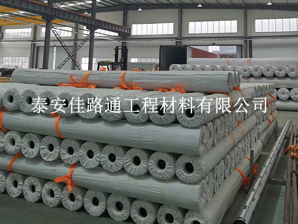 固體尾礦庫防滲土工膜的焊接工作刻不容緩 固體尾礦庫防滲土工膜的焊接工作刻不容緩